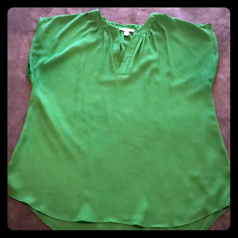 Green Short Sleeve v-Neck Shirt